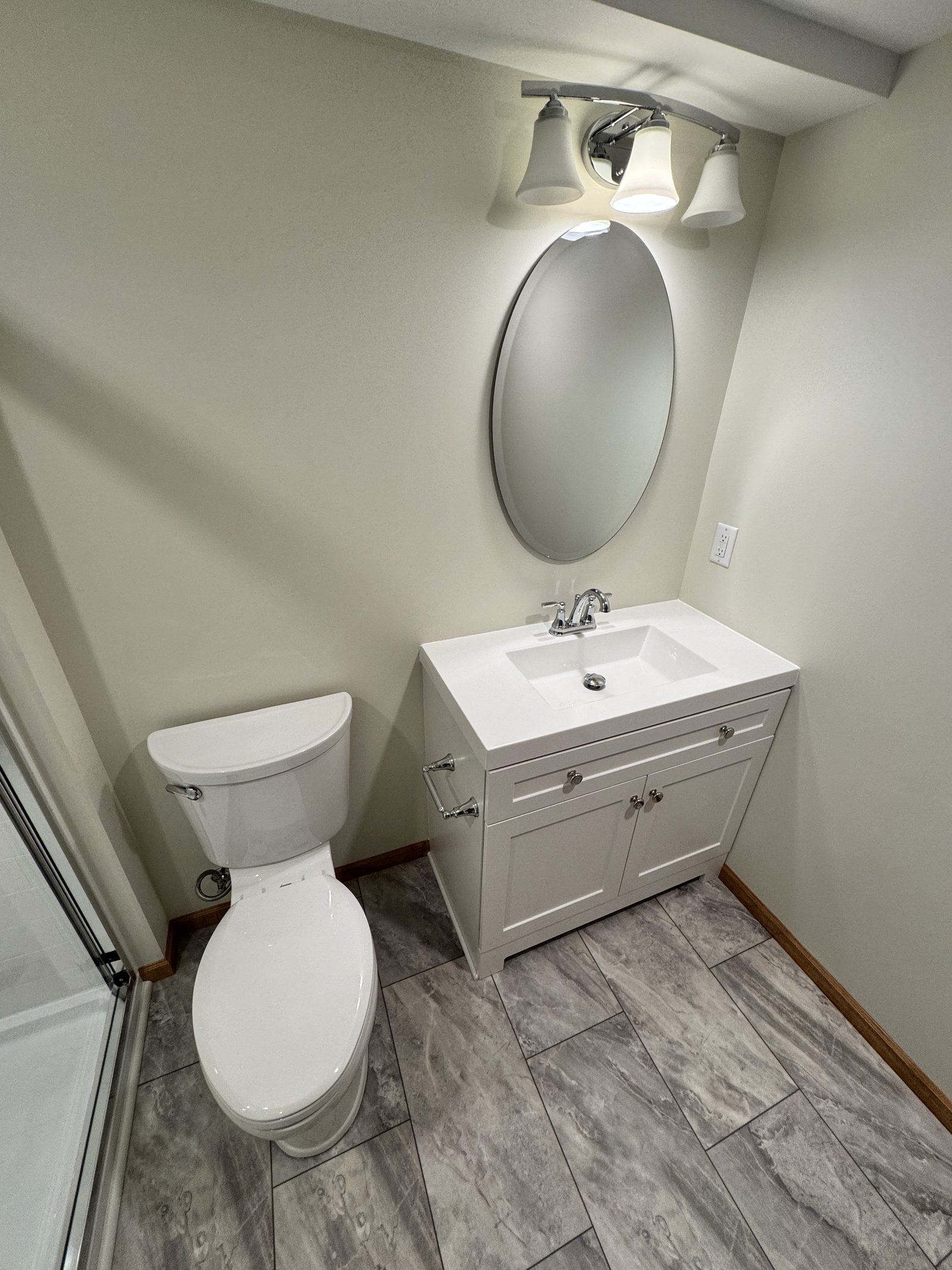 Gens bathroom with brass fixtures